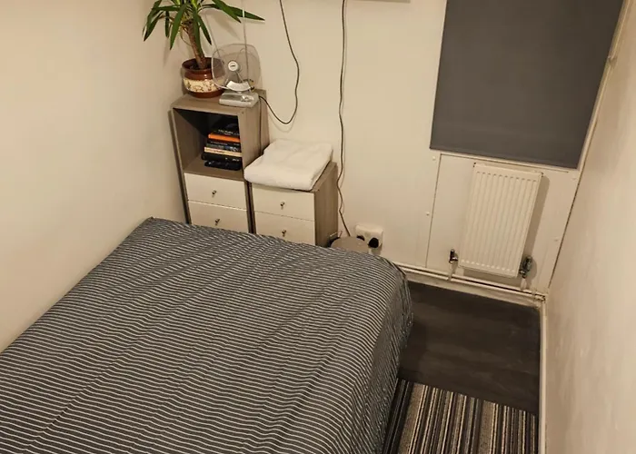 Charming Room Near Central London