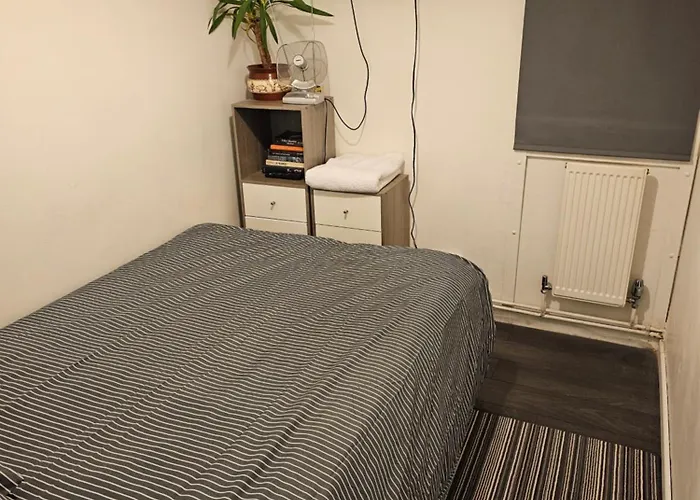 Charming Room Near Central London